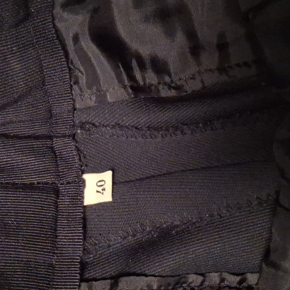 Giorgio Armani Navy Blue Wool Dress Pants with Tapered Fit and Crease - Picture 7 of 9